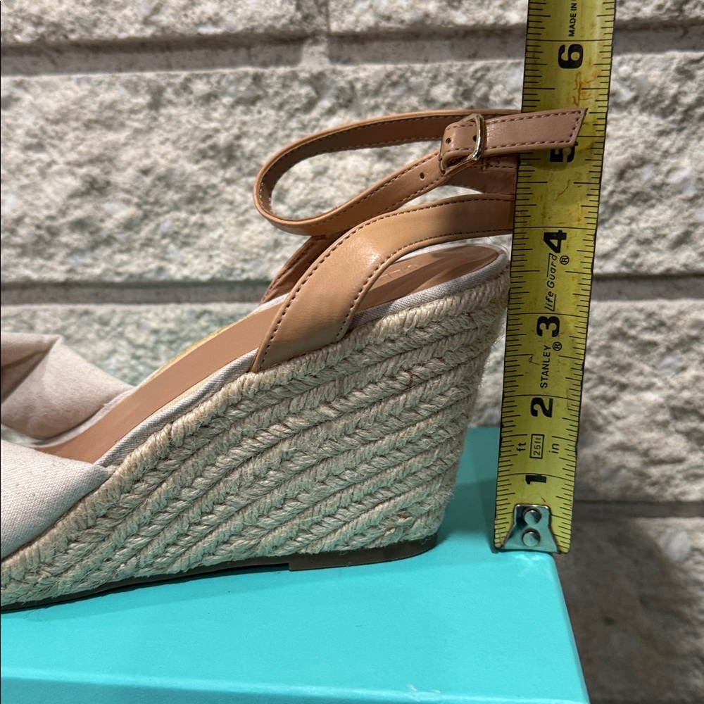 Old Navy Wedge Sandals - Picture 4 of 6